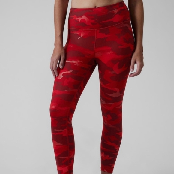 Athleta Red Camo 7/8 Tight Leggings Womans Size Xsmall Highwaisted - Picture 2 of 7